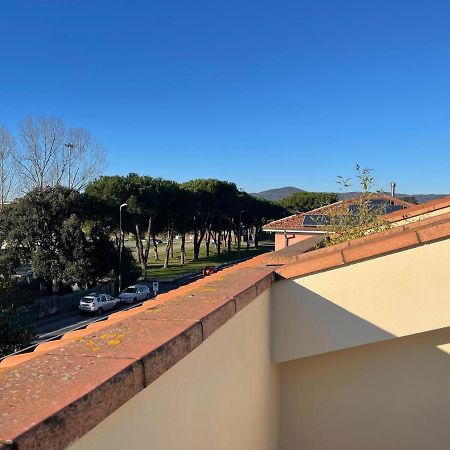 Confortevole Camera Matrimoniale A 500 Mt Dal Mare Marina Di Carrara Exterior foto