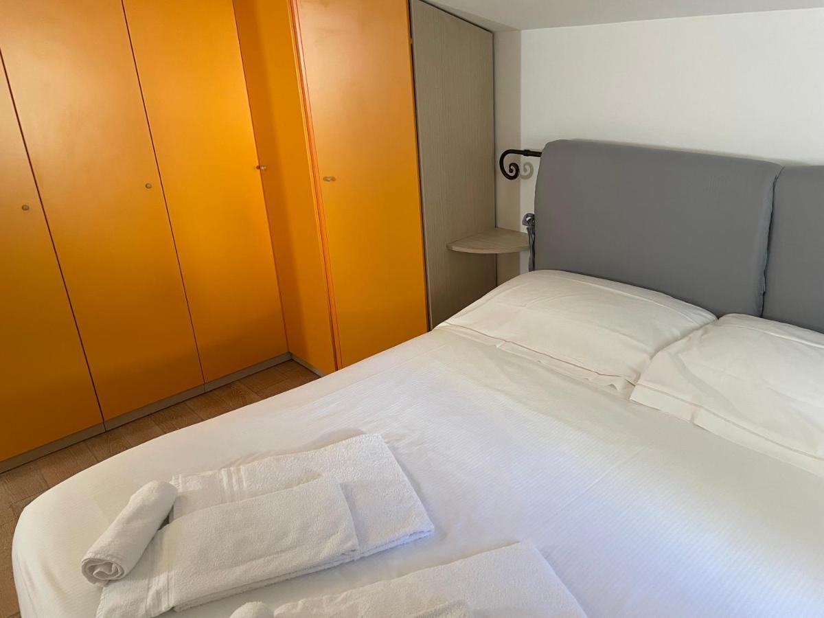 Confortevole Camera Matrimoniale A 500 Mt Dal Mare Marina Di Carrara Exterior foto