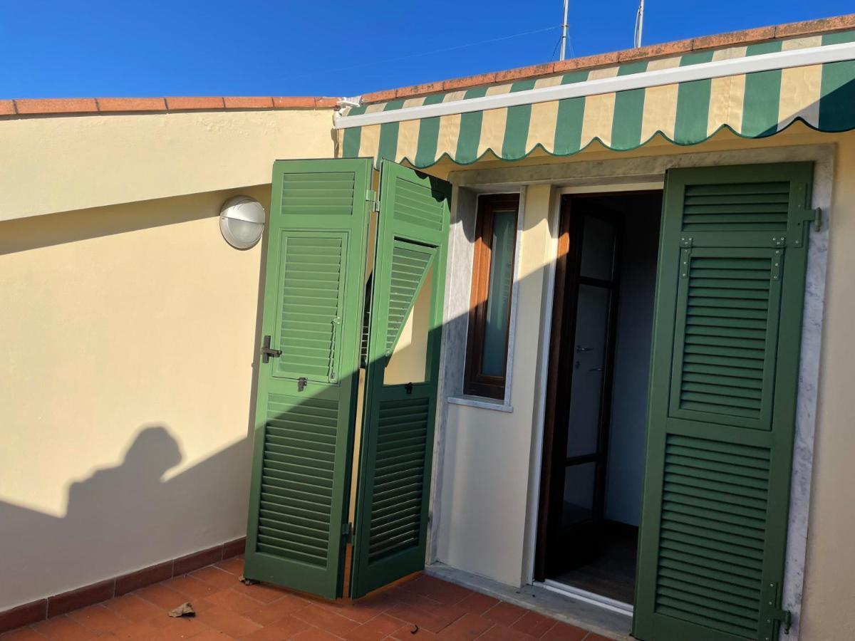 Confortevole Camera Matrimoniale A 500 Mt Dal Mare Marina Di Carrara Exterior foto