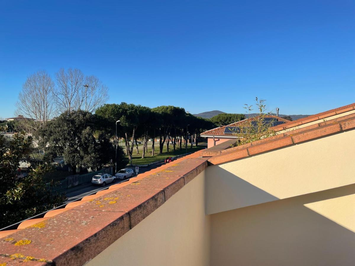 Confortevole Camera Matrimoniale A 500 Mt Dal Mare Marina Di Carrara Exterior foto